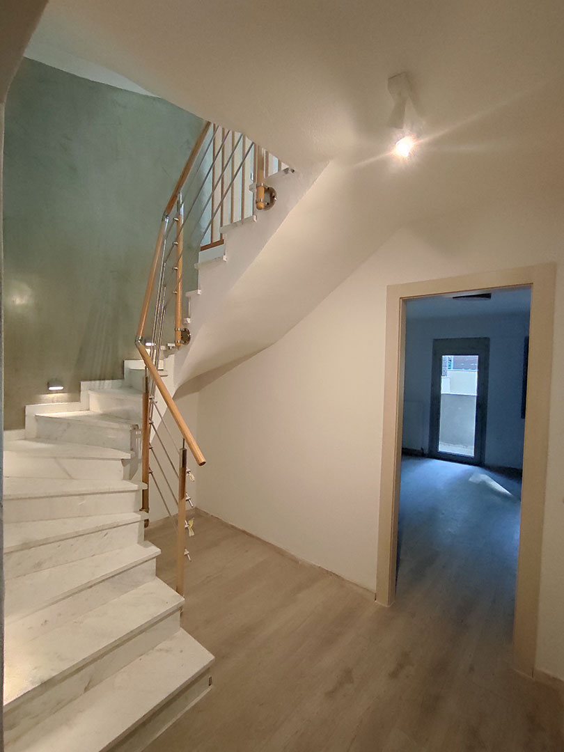 Ανακαίνιση Μεζονέτας - εσωτερικός χώρος σκάλες Θέρμη Θεσσαλονίκης